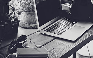 陈熠4-1陈幸同 晋级WTT总决赛女单四强