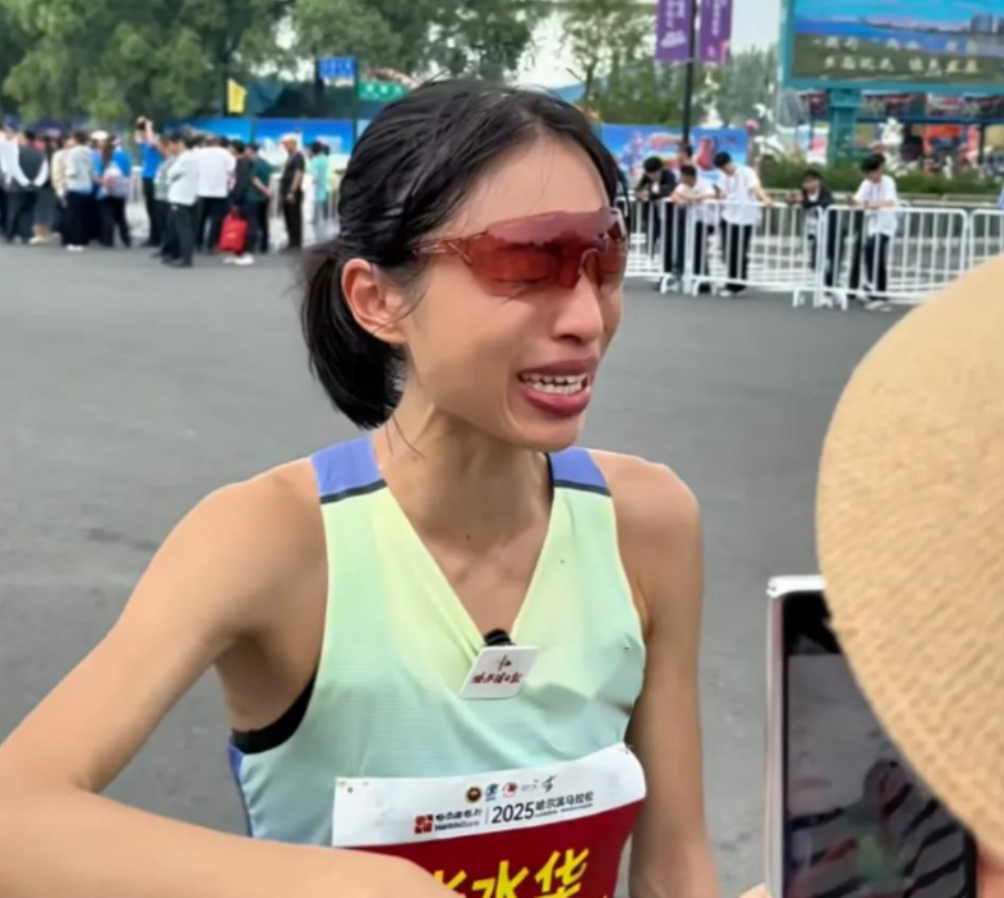 女护士马拉松夺冠反被骂哭？只因一句话遭到群嘲